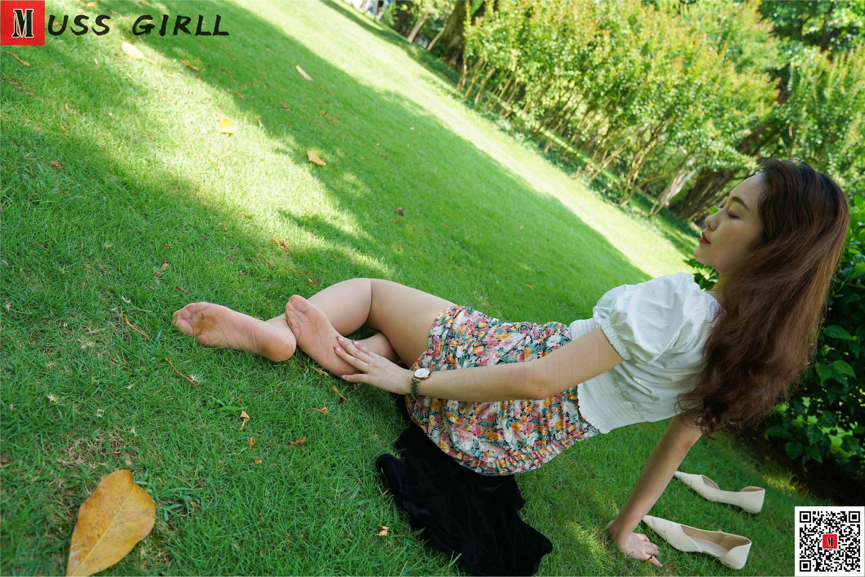 MussGirl慕丝女郎  NO.195 草地碎花包臀裙肉丝